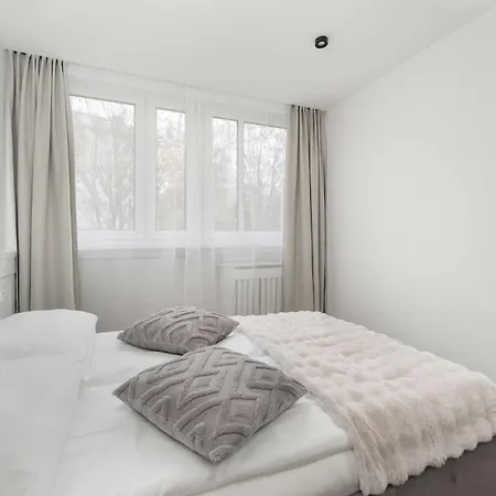 Beautiful For 4 People By Renters Apartment *