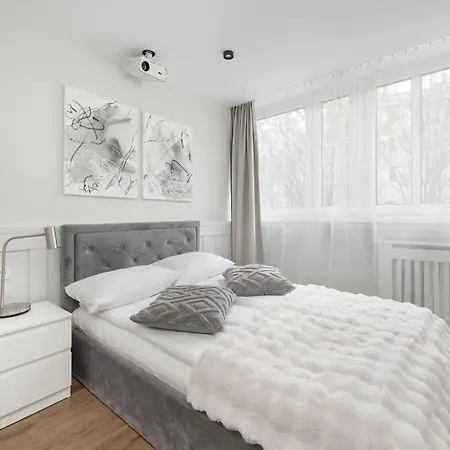 Beautiful For 4 People By Renters Wroclaw